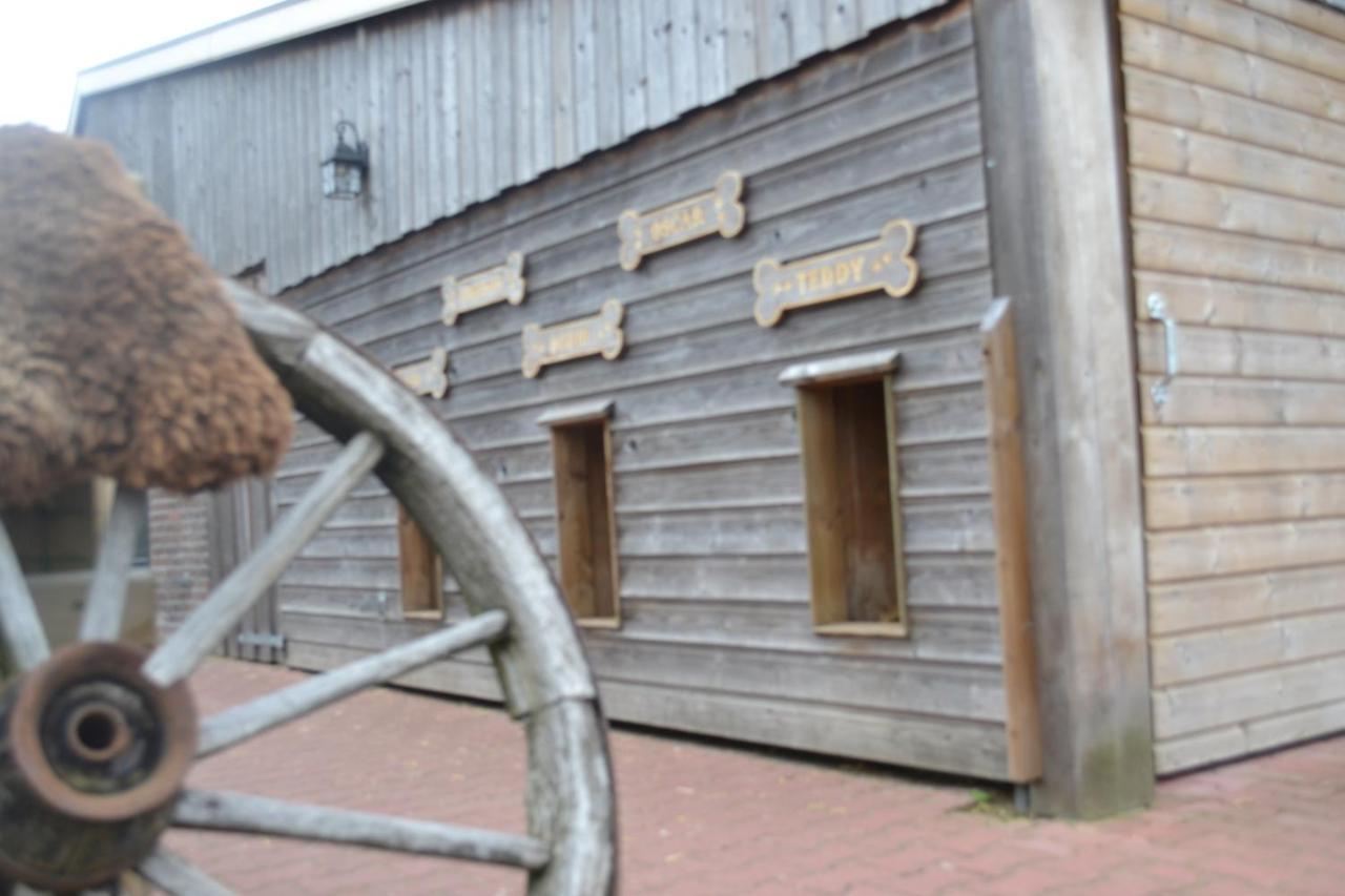 Wildwestruurlo Villa Exteriör bild