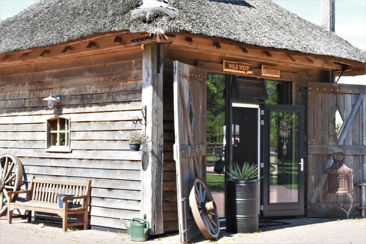 Wildwestruurlo Villa Exteriör bild